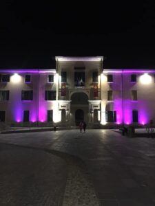 Il Municipio si illumina di rosa per la campagna AIRC